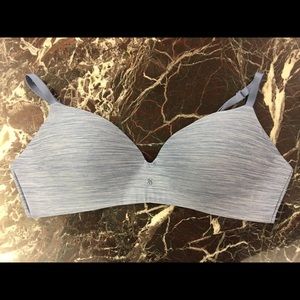 VICTORIA’S SECRET NO UNDERWIRE 38C T-Shirt Bra